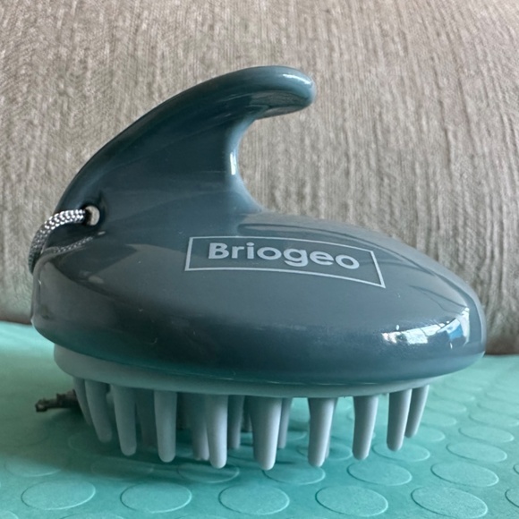 BRIOGEO Scalp Revival Stimulating Therapy Massager - NEW - Picture 2 of 5